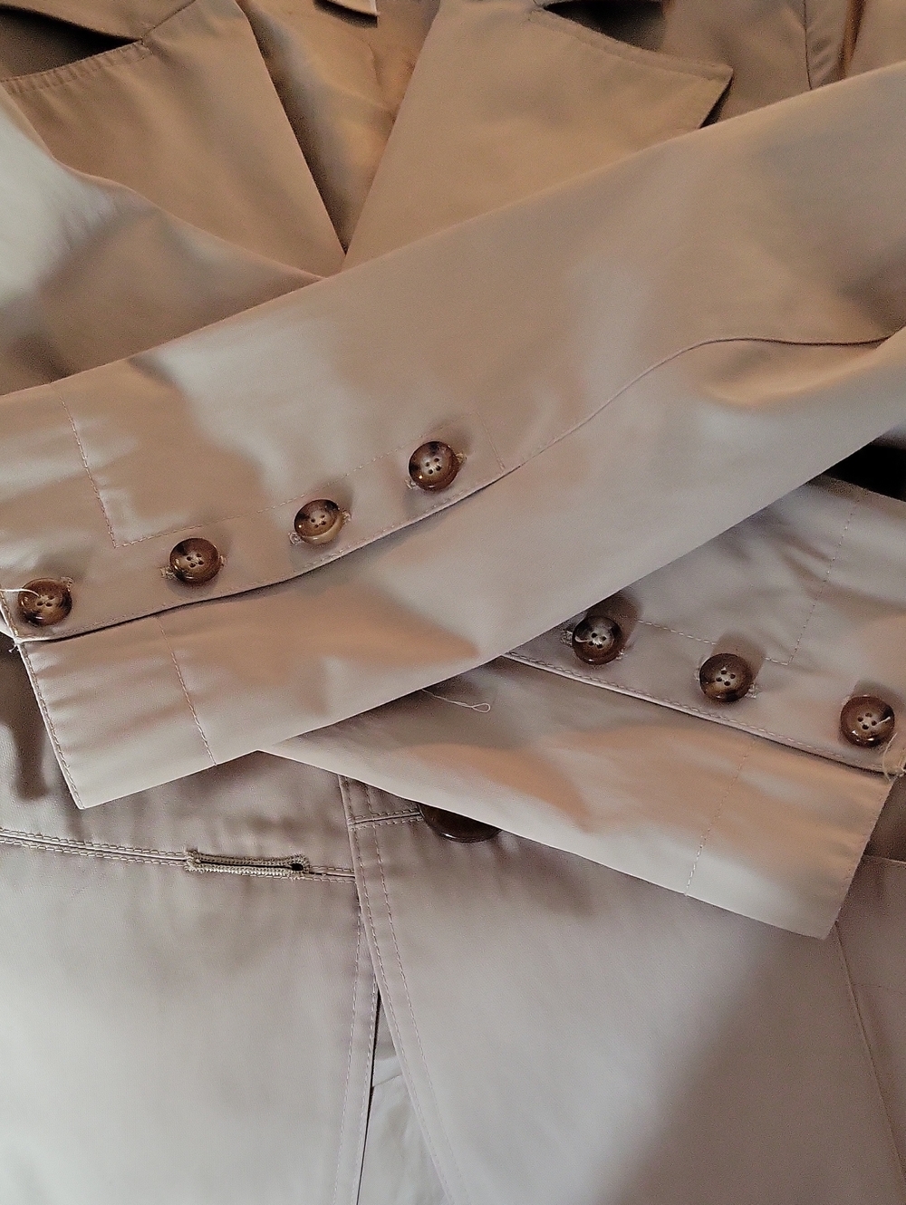 MICHAEL Michael Kors Light Beige Trench Coat with Belt - Picture 3 of 4